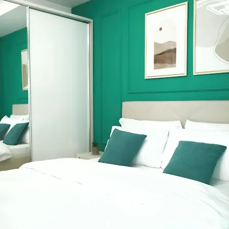 Train Station Modern App - The Nest Apartamento
