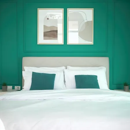 Train Station Modern App - The Nest Apartment *